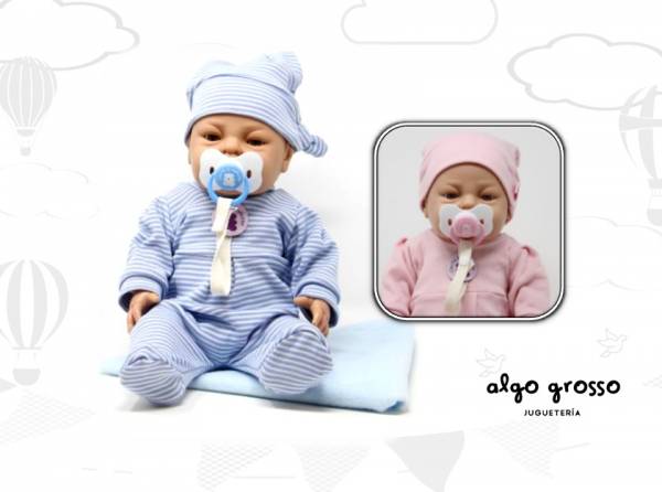 BEBE CAMILA/AGUSTIN CON MANTA POLAR GORRO Y CHUPETE art.104A