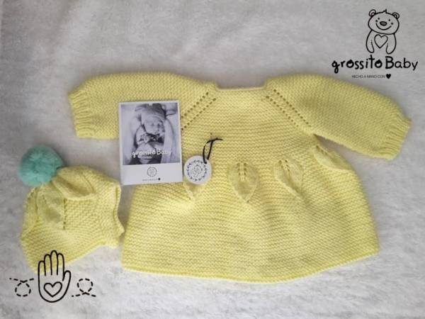 CONJUNTO TEJIDO VESTIDO/TAPADO Y GORRO CON POMPON GROSSITO BABY art.1001