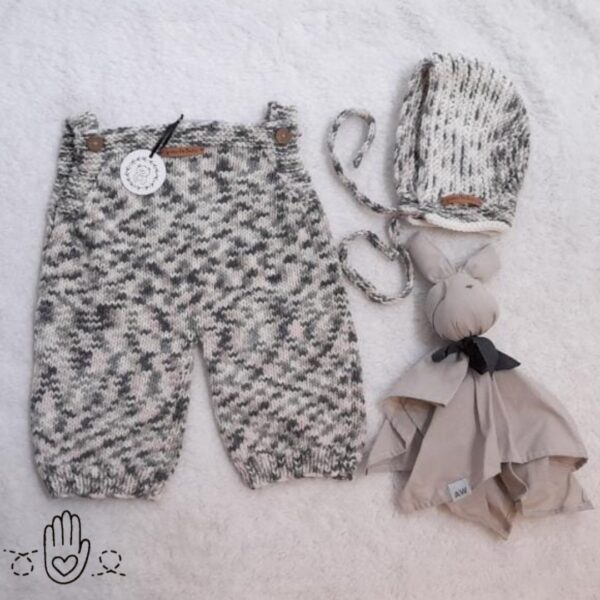 CONJUNTO TEJIDO JARDINERO Y GORRO art.BBGE1003