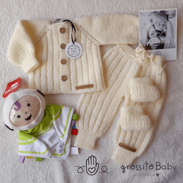 CONJUNTO TEJIDO ABRIGO, PANTALON, ESCARPINES Y GORRO art.BBGS1017 - Imagen 3