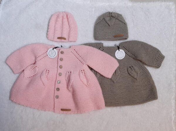 CONJUNTO TEJIDO VESTIDO/TAPADO Y GORRO SIN POMPON art.BBGV1003