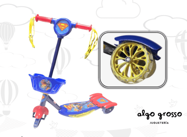 MONOPATIN SUPERMAN CON  LUZ Y MUSICA - 3 RUEDAS + CANASTO art.10136
