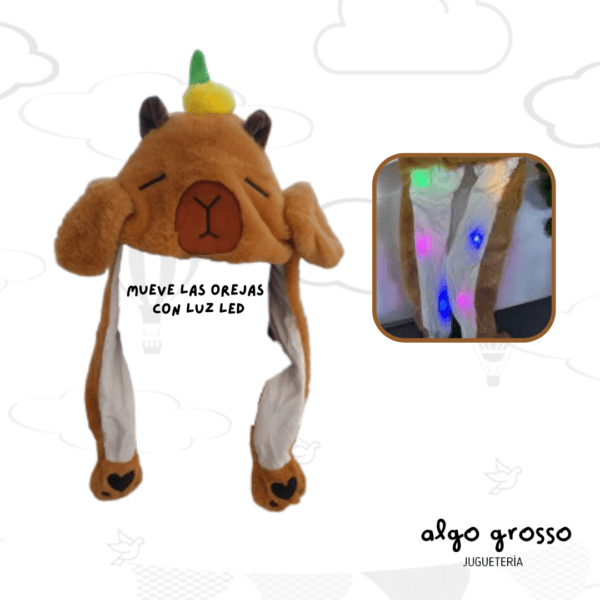 GORRO PELUCHE CAPIBARA CON LUZ - MUEVE OREJAS
